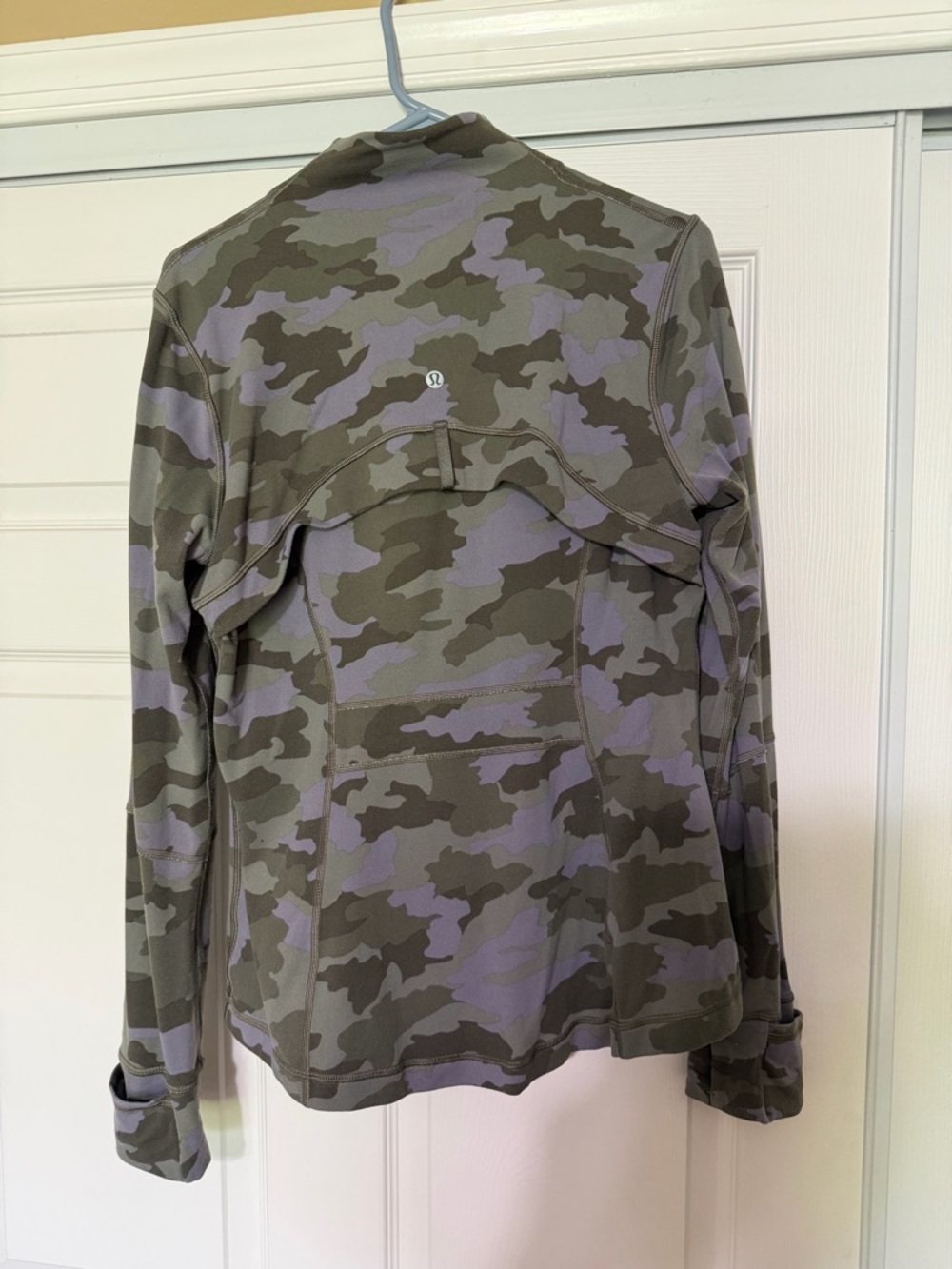 Lululemon Women's Camouflage Zip-Up Jacket in Olive & Lavender - Picture 2 of 3